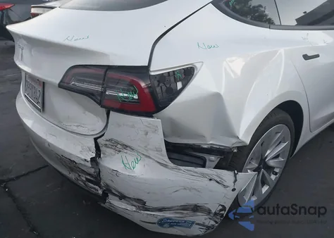 2021 Tesla Model 3 Standard Range Plus Rear-Wheel Drive z USA, uszkodzony, nr VIN 5YJ3E1EA1MF065954